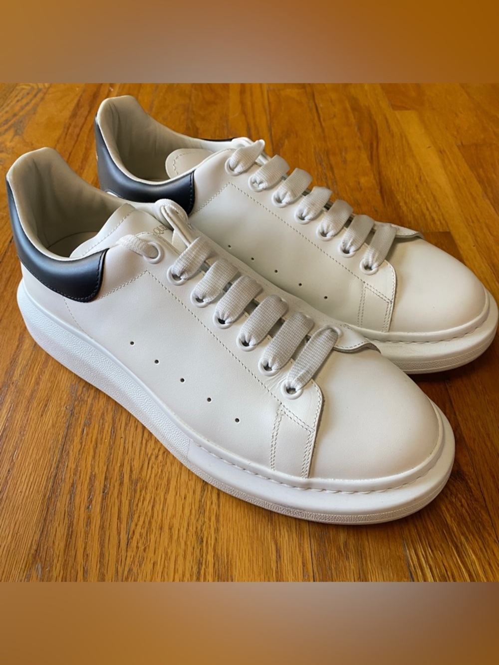 Men's Alexander McQueen Oversized Sneakers In White With Black Heel Accent
Sz 44